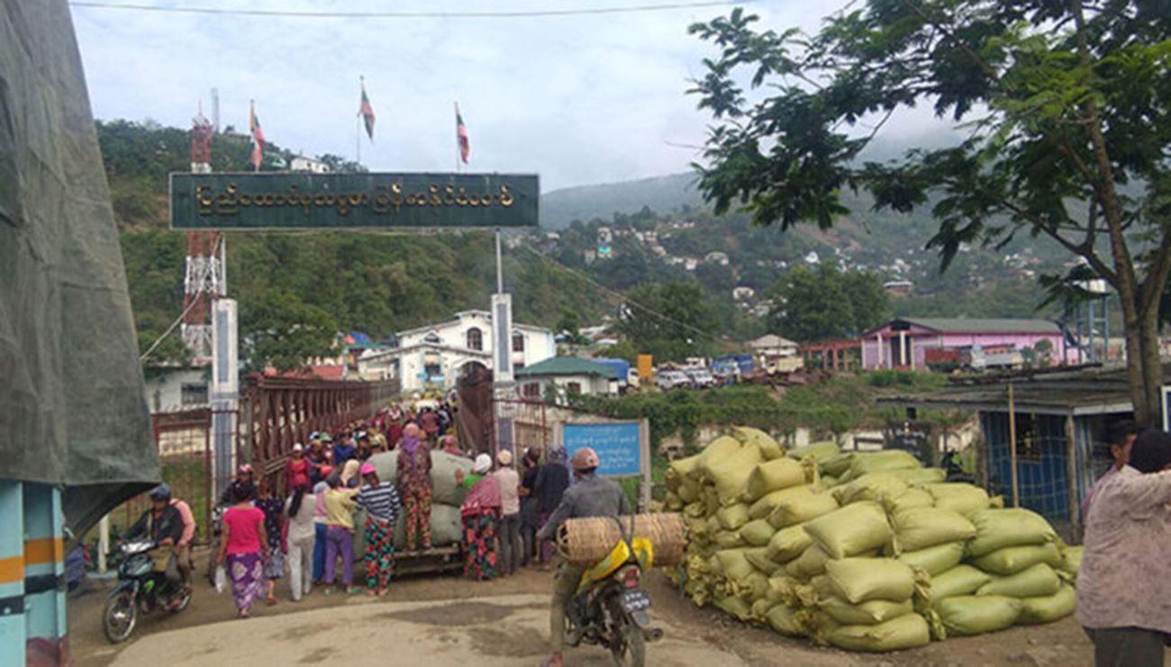 Myanmar-India border trade conducted through jungle route