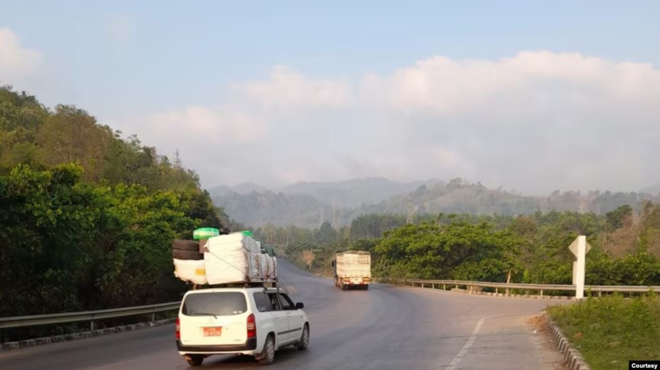 Myawaddy border trade reopened; trucks still cannot be used